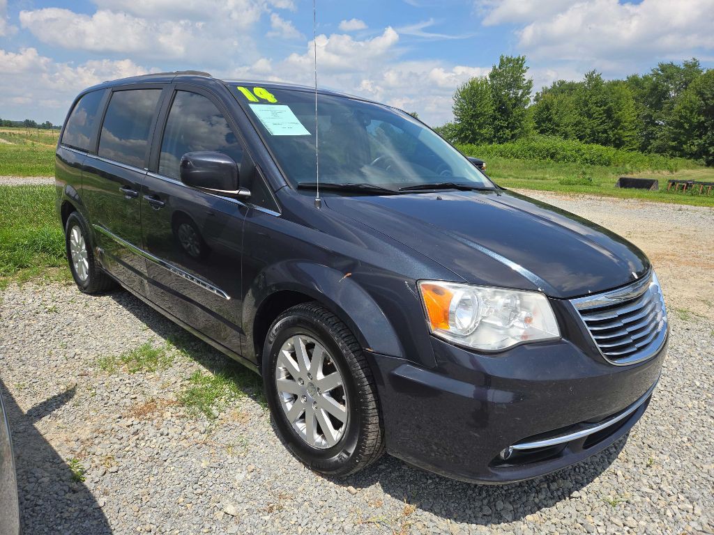 2014 Chrysler Town & Country Image 3