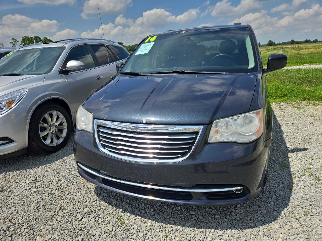 2014 Chrysler Town & Country Image 4