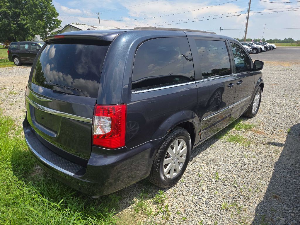 2014 Chrysler Town & Country Image 5