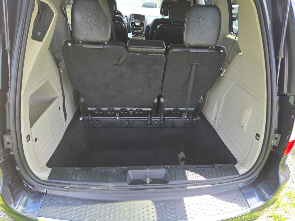 2014 Chrysler Town & Country Image 7