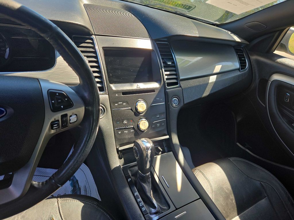 2015 Ford Taurus Image 8
