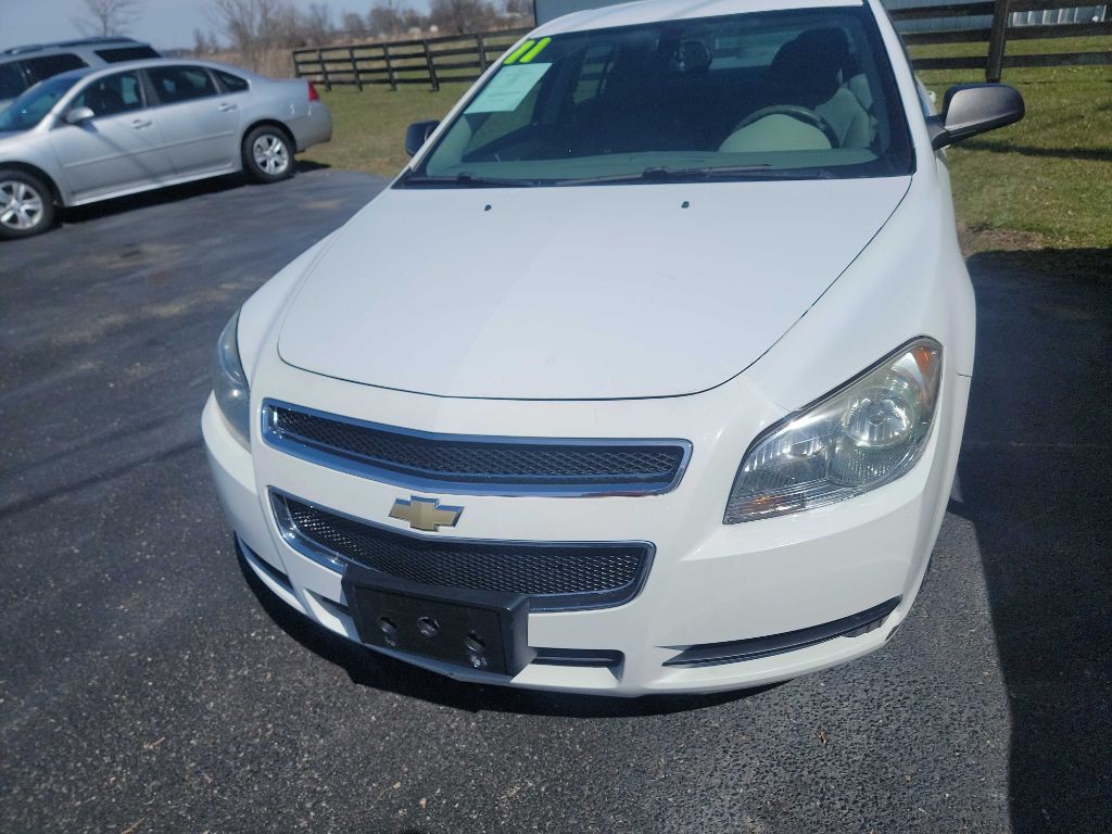 2011 Chevrolet Malibu Image 2