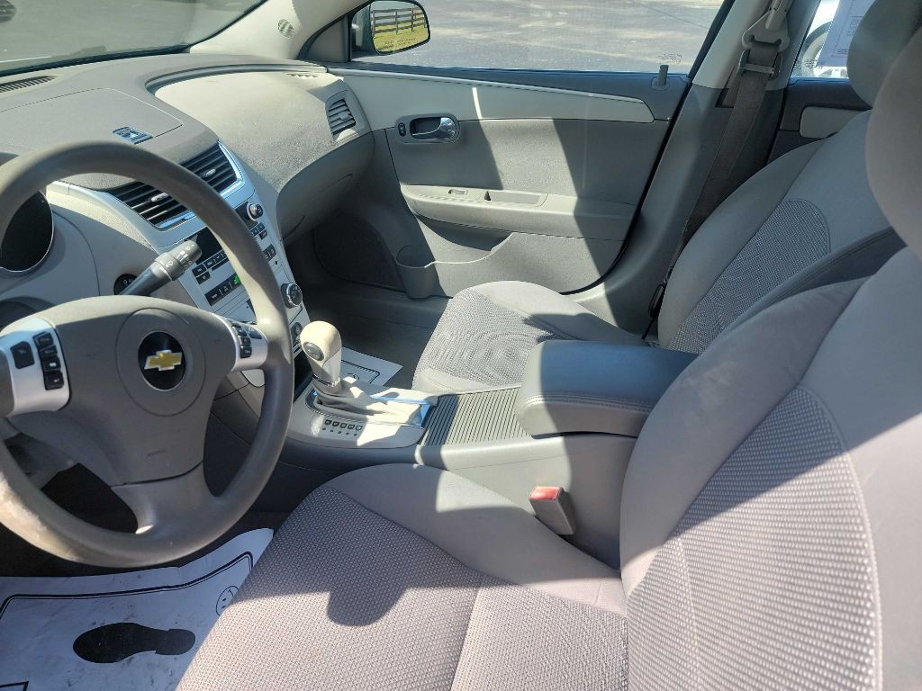 2011 Chevrolet Malibu Image 8