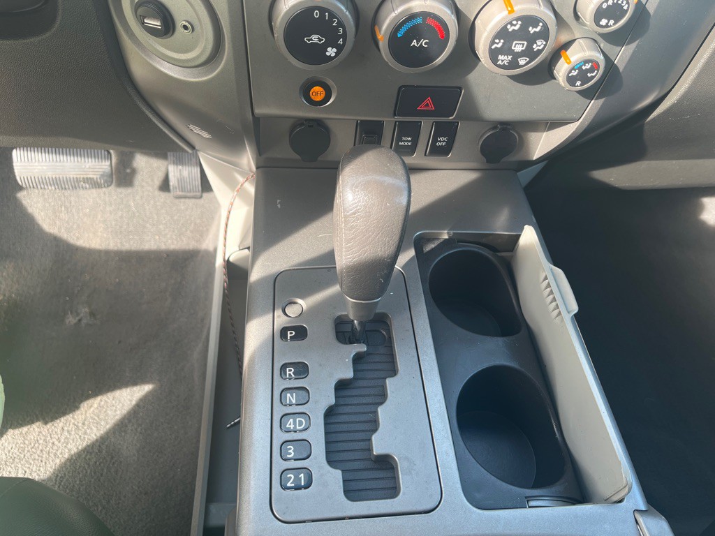 2004 Nissan Armada Image 11