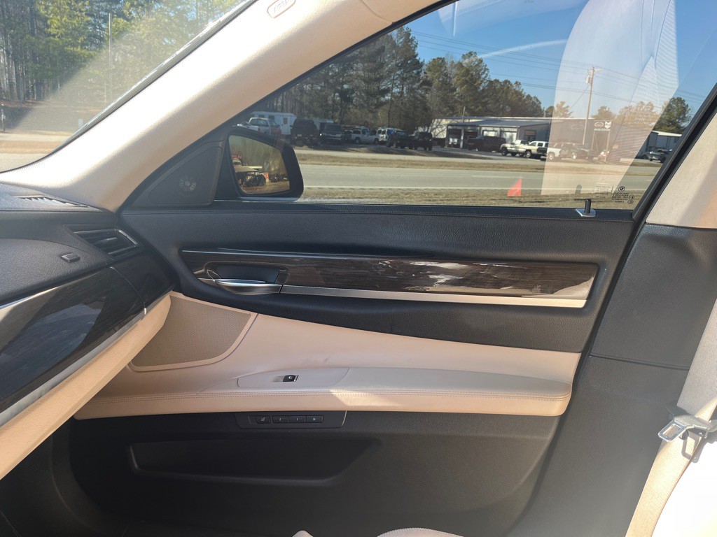 2012 BMW 7 Series Image 10
