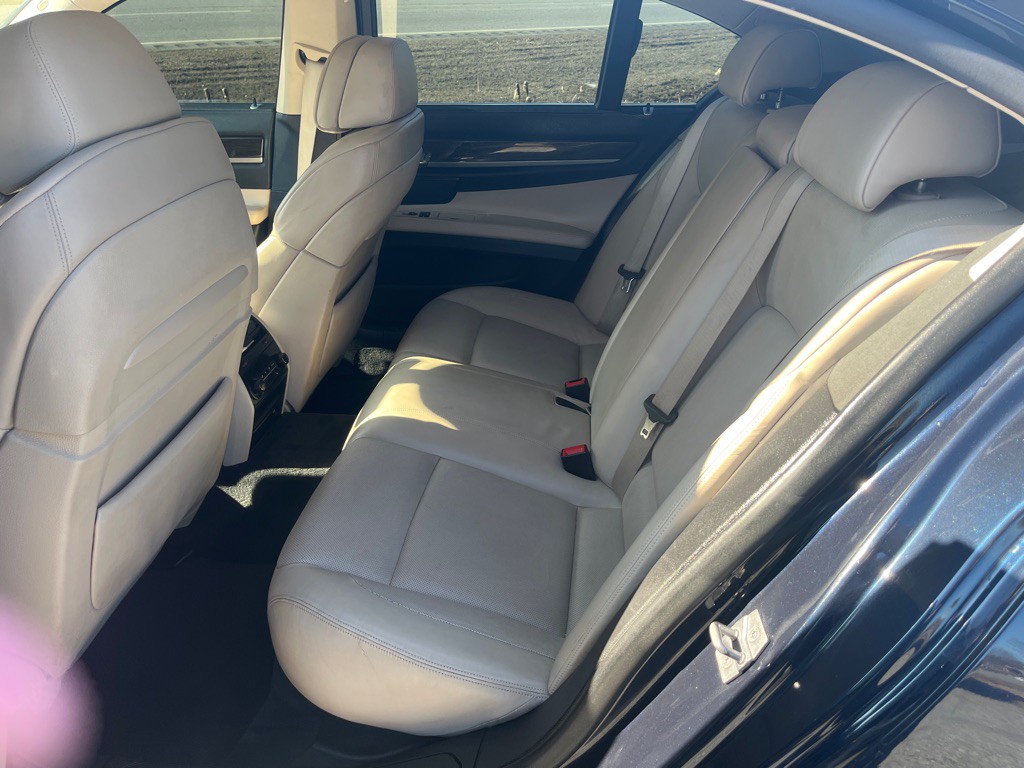 2012 BMW 7 Series Image 15