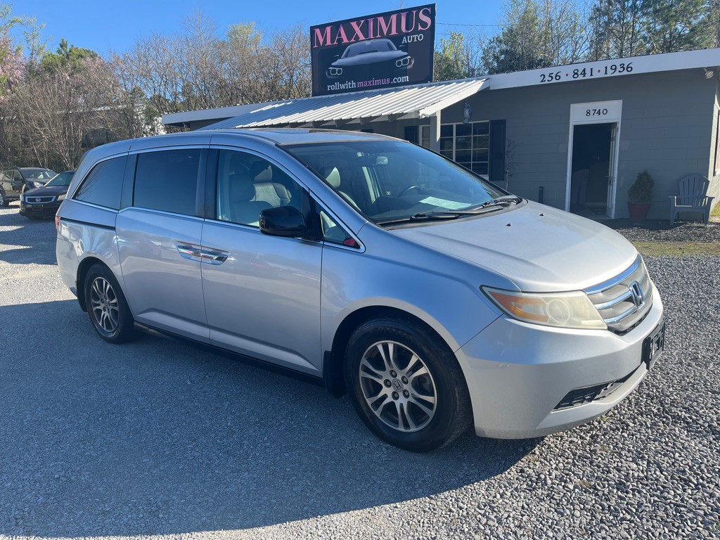 2011 Honda Odyssey Image 2