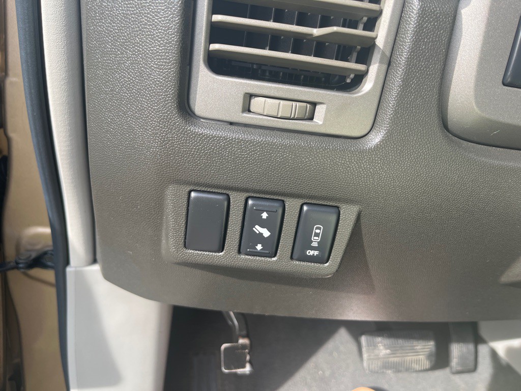 2004 Nissan Armada Image 14