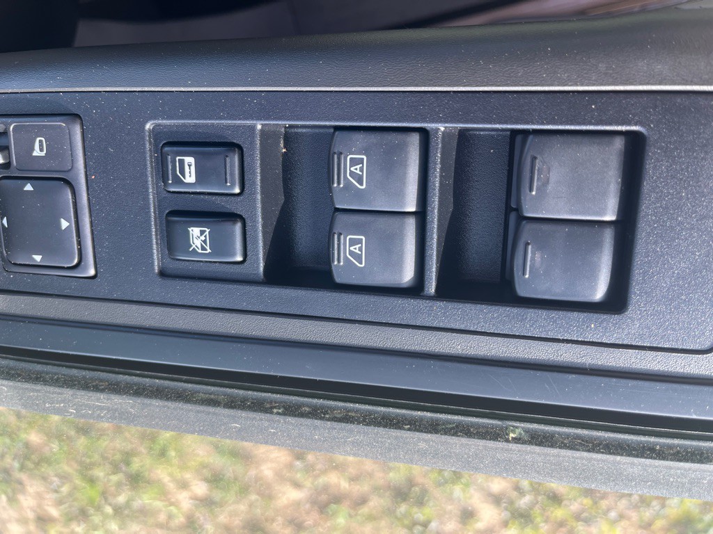 2004 Nissan Armada Image 15