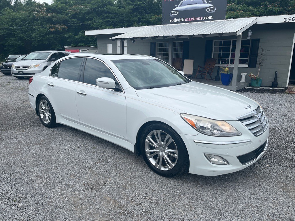 2013 Hyundai Genesis Image 2