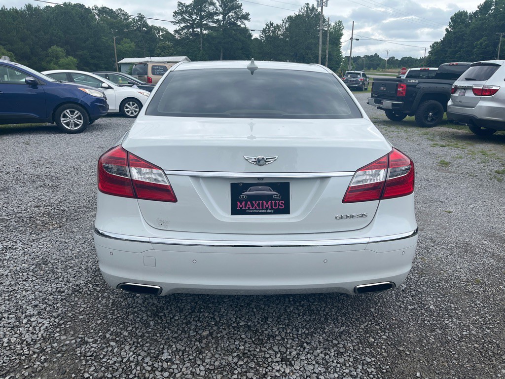 2013 Hyundai Genesis Image 4