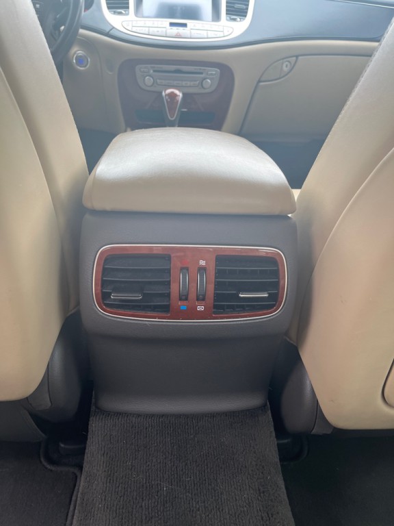 2013 Hyundai Genesis Image 6