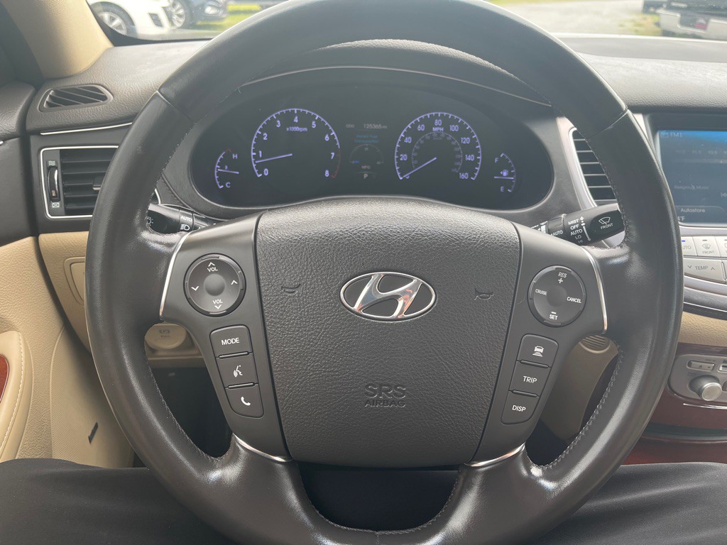 2013 Hyundai Genesis Image 8