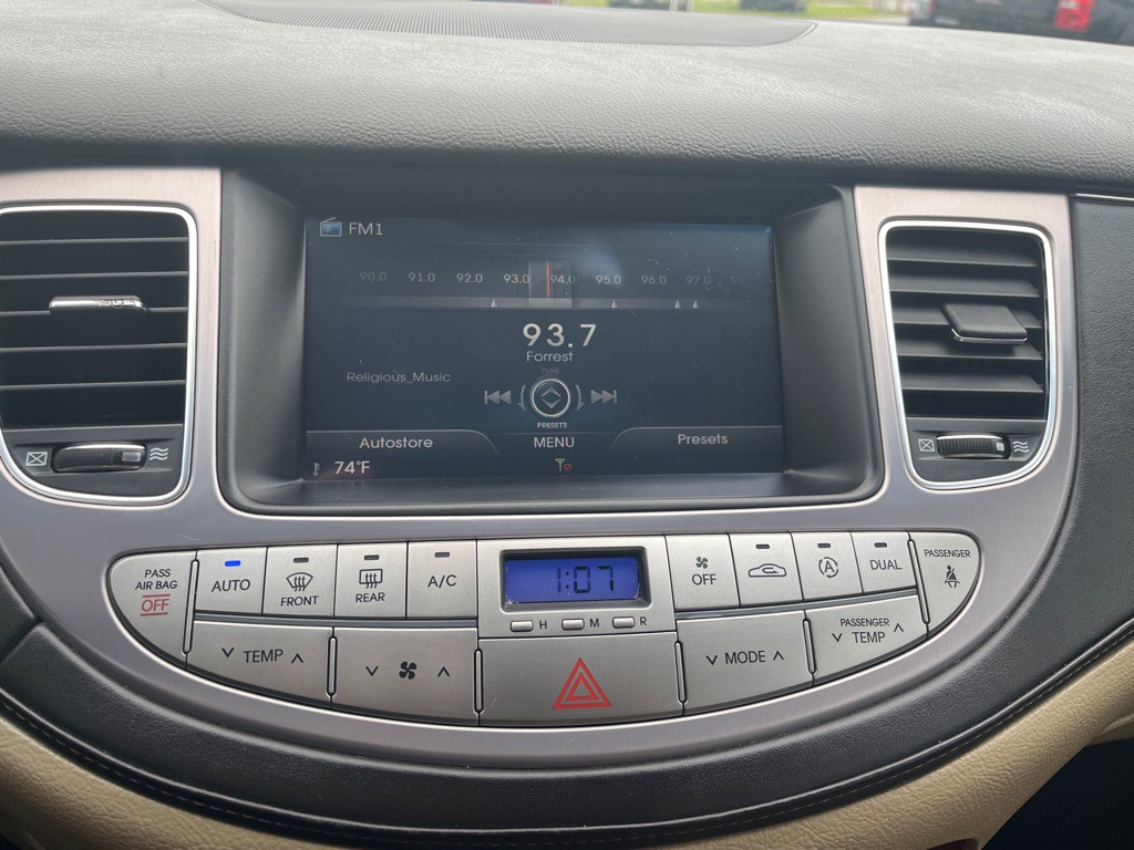 2013 Hyundai Genesis Image 9