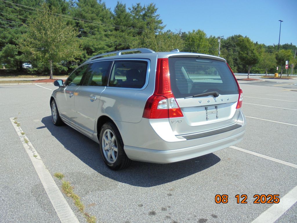2010 Volvo V70 Image 6