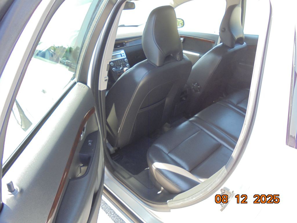2010 Volvo V70 Image 10