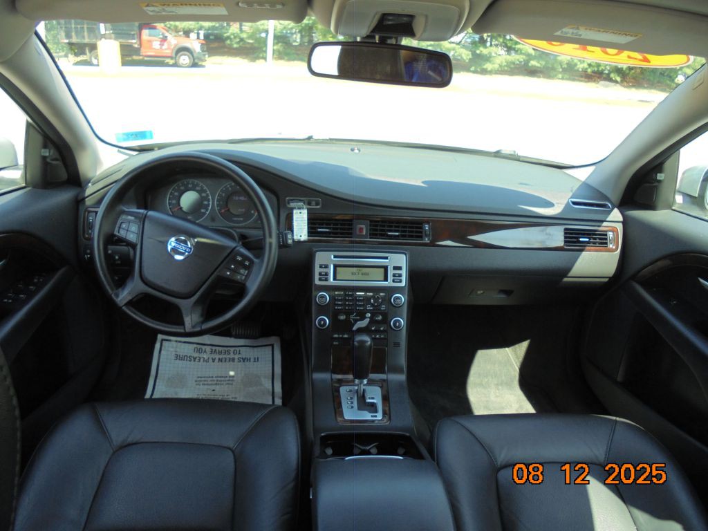 2010 Volvo V70 Image 11