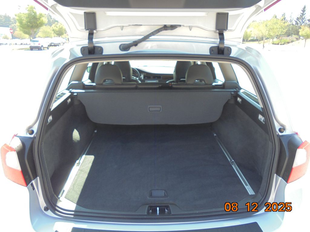 2010 Volvo V70 Image 14