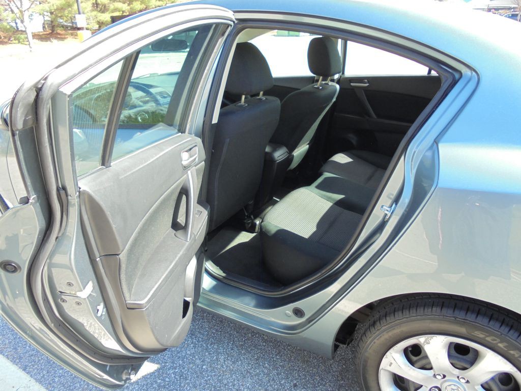 2012 Mazda Mazda3 Image 10