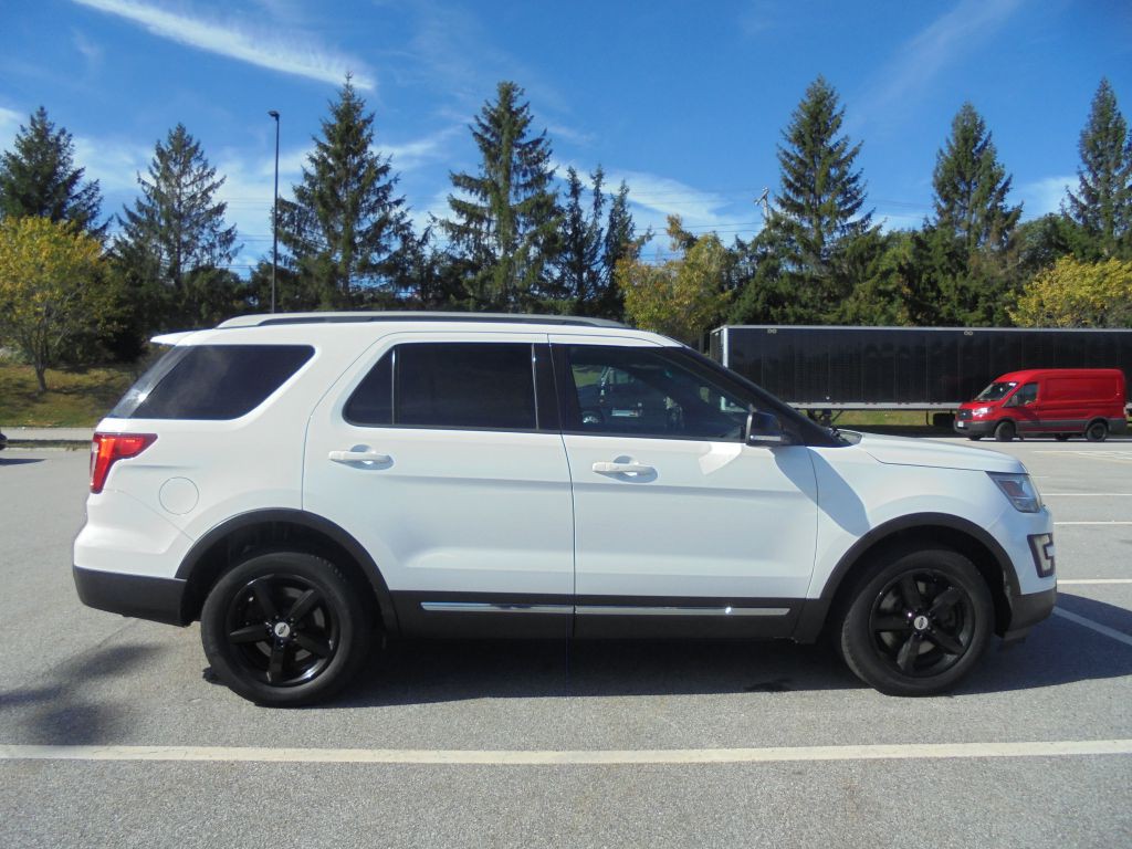 2016 Ford Explorer Image 2