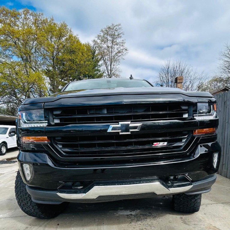 2017 Chevrolet Silverado 1500 Image 1