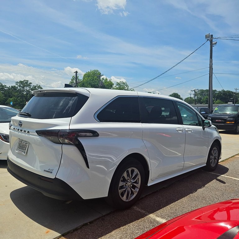 2024 Toyota Sienna Image 4