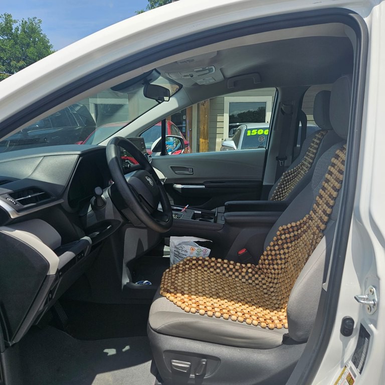 2024 Toyota Sienna Image 6