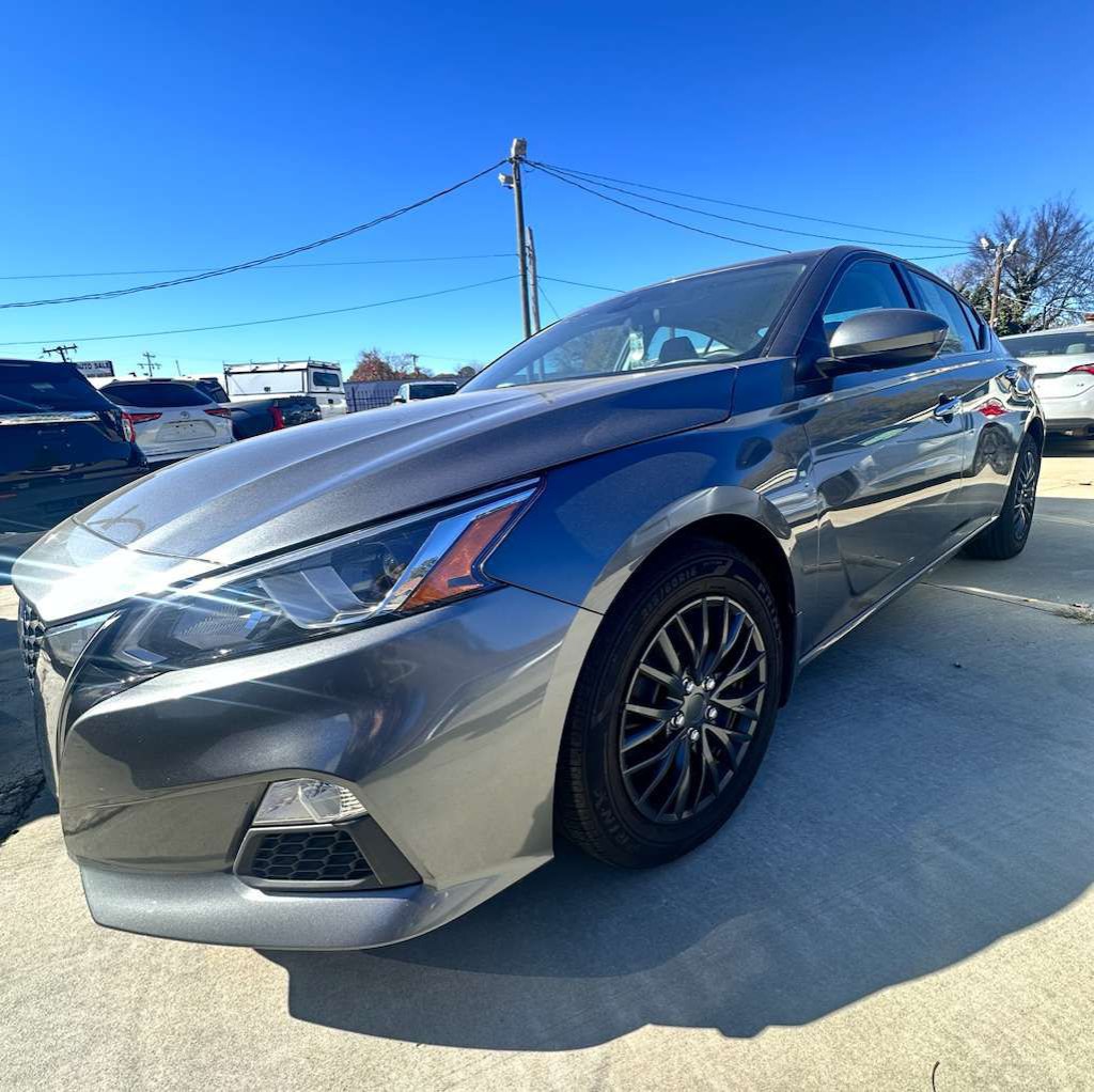 2021 Nissan Altima Image 2