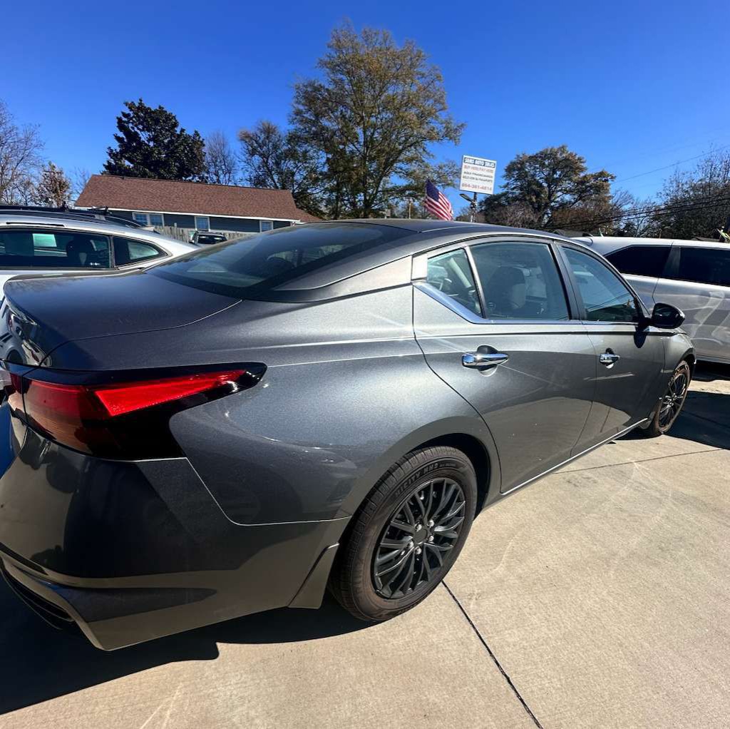 2021 Nissan Altima Image 3