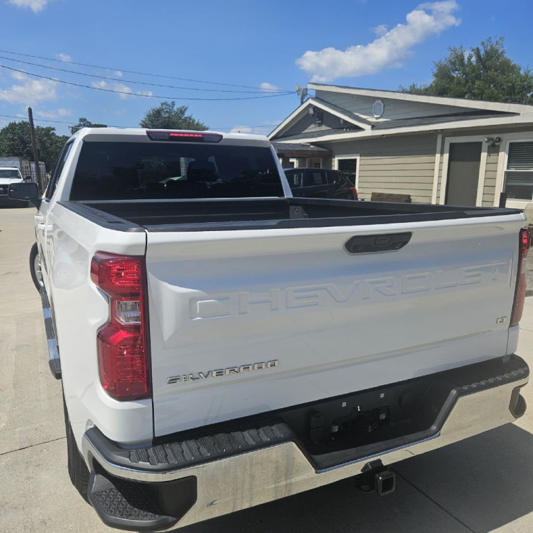 2024 Chevrolet Silverado 1500 Image 2