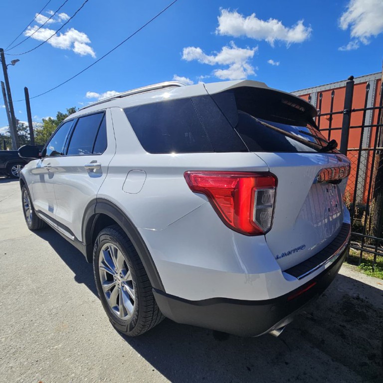 2022 Ford Explorer Image 2