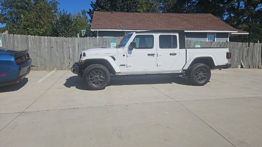 2024 Jeep Gladiator Image 2