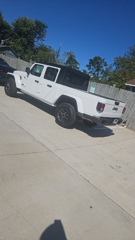 2024 Jeep Gladiator Image 3