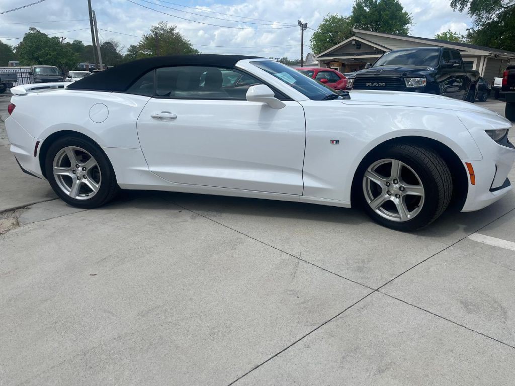 2020 Chevrolet Camaro Image 2