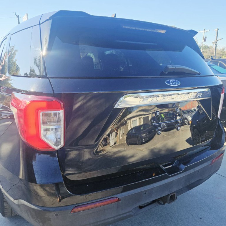 2020 Ford Explorer Image 2