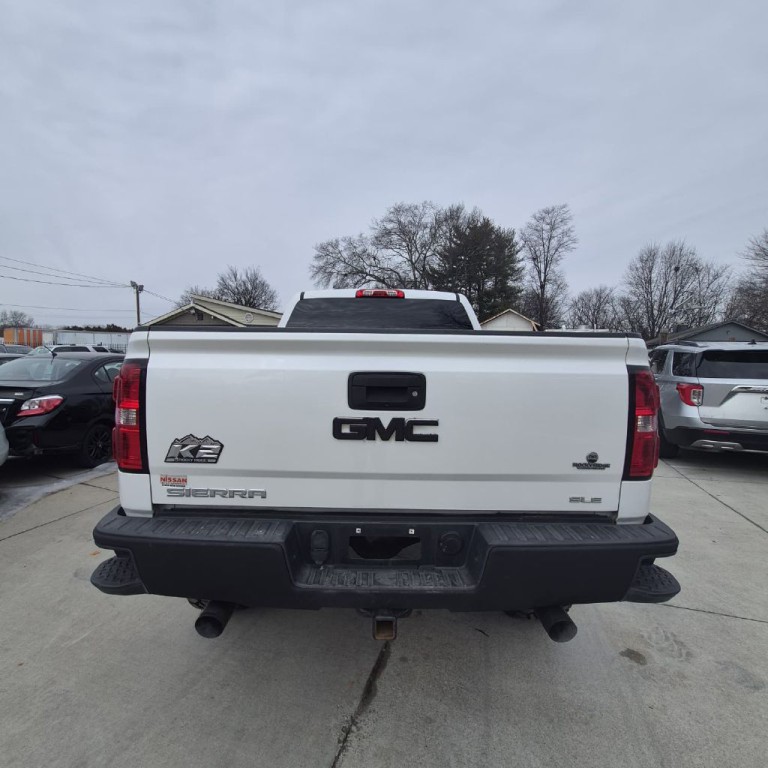 2017 GMC Sierra Image 5