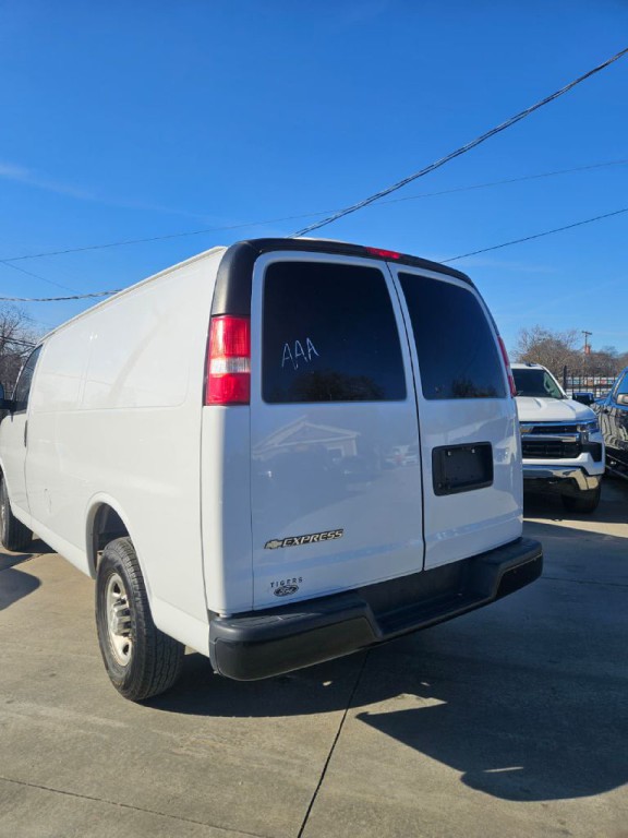 2018 Chevrolet Express Image 1