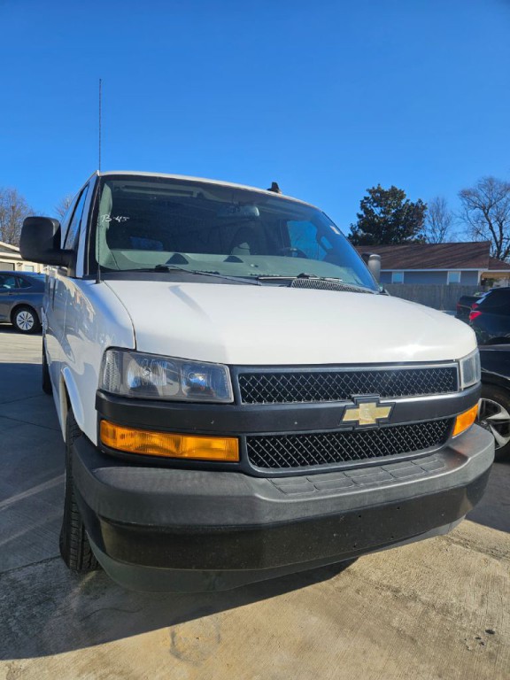 2018 Chevrolet Express Image 2