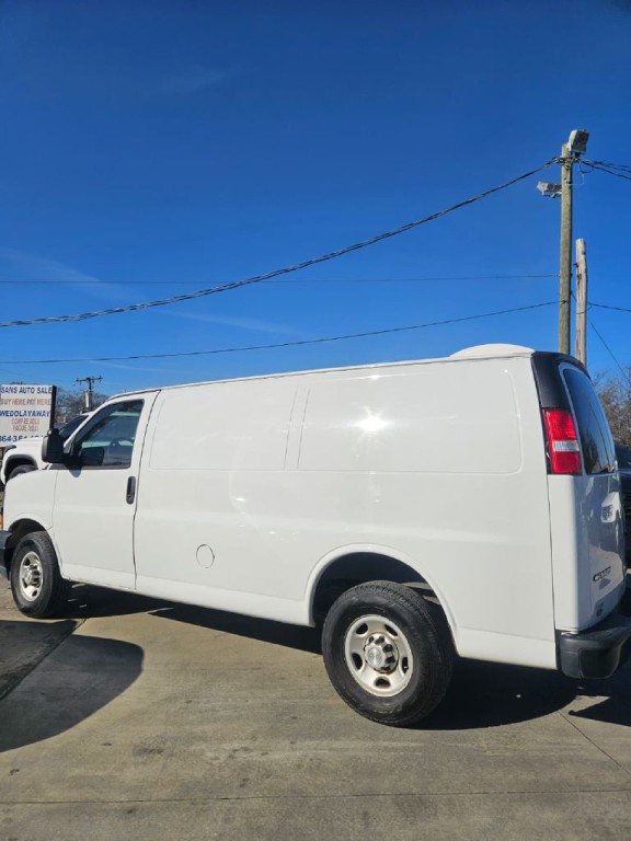 2018 Chevrolet Express Image 3