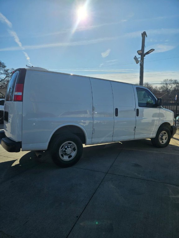 2018 Chevrolet Express Image 5