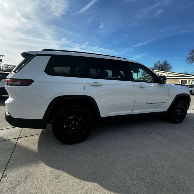 2024 Jeep Grand Cherokee Image 2