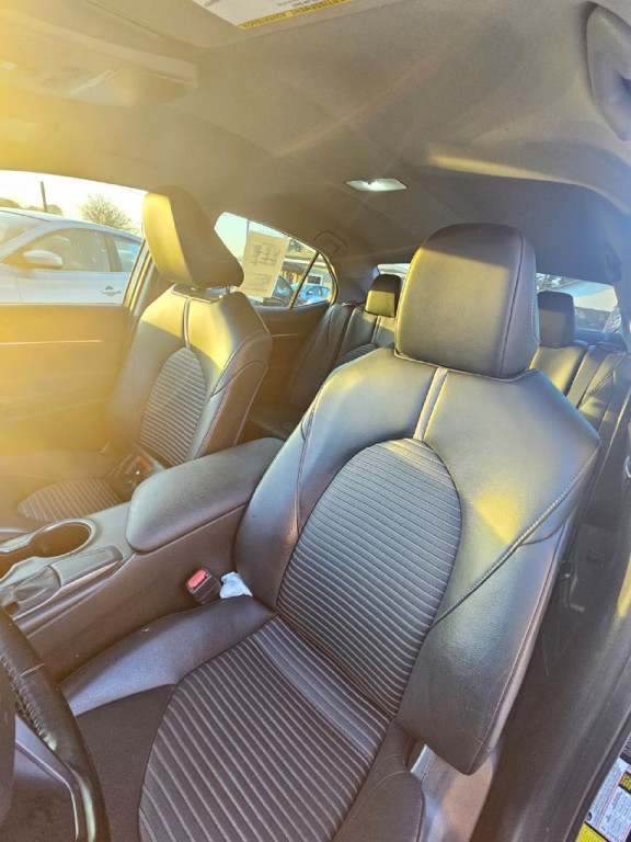 2021 Toyota Camry Image 2