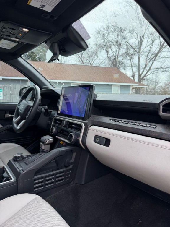 2024 Toyota Tacoma Image 2