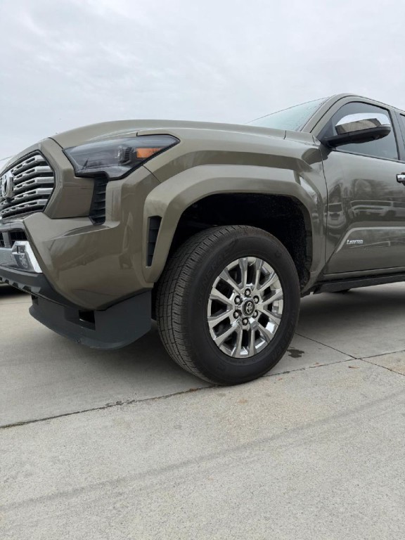 2024 Toyota Tacoma Image 3