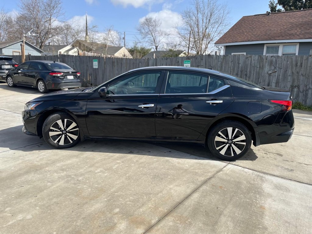 2022 Nissan Altima Image 8