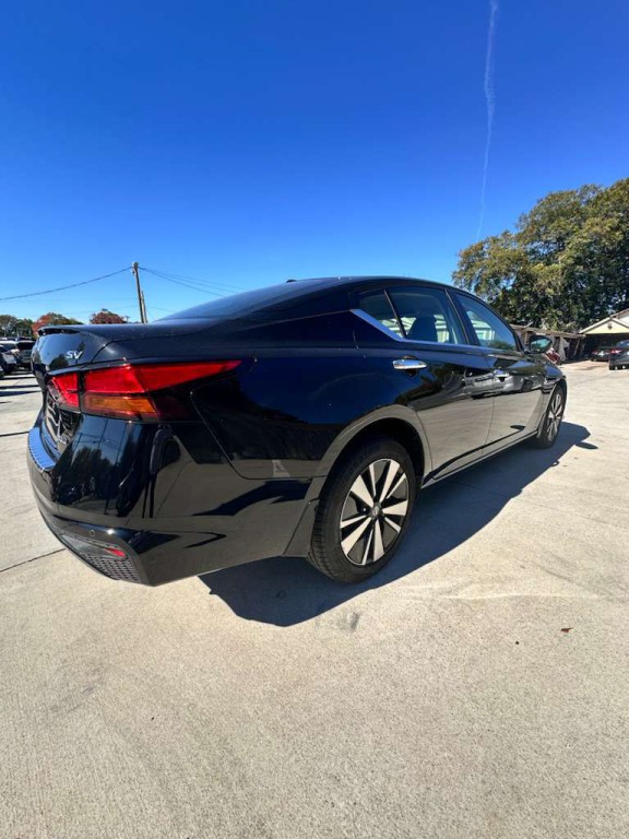 2022 Nissan Altima Image 10