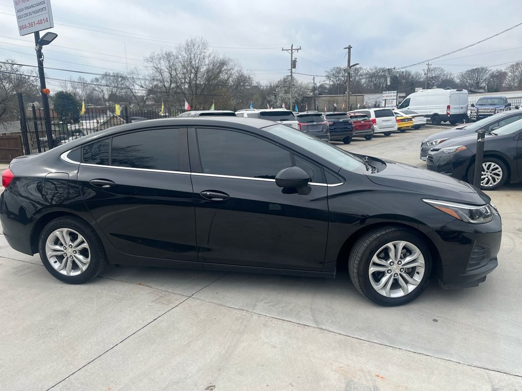 2020 Chevrolet Malibu Image 2