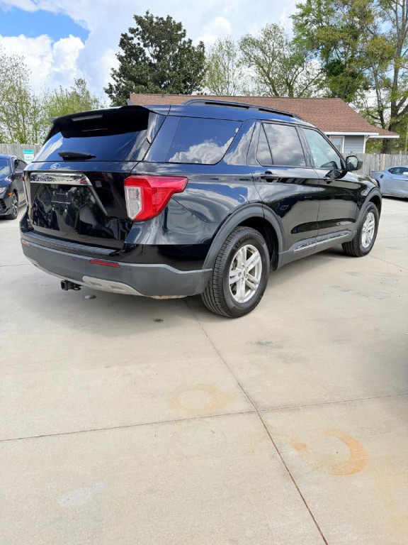 2022 Ford Explorer Image 2