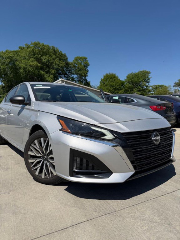 2024 Nissan Altima Image 1