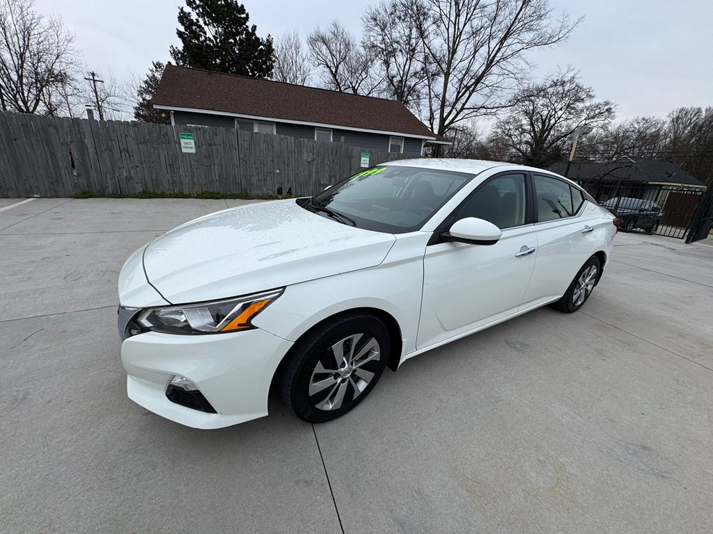 2020 Nissan Altima Image 2